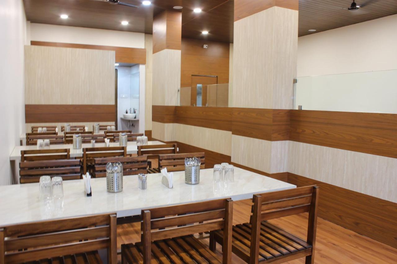 Hotel Rain Sky Inn Lonavala Eksteriør billede
