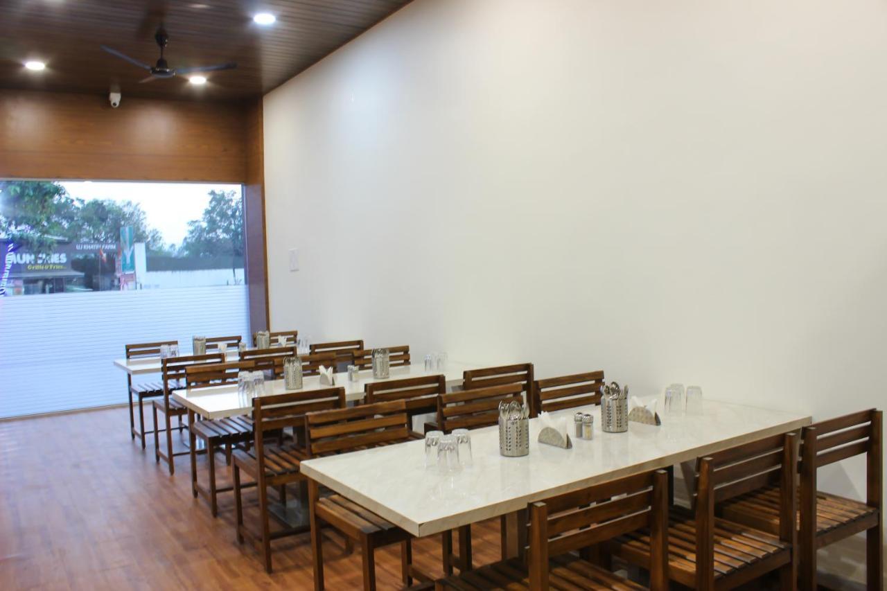 Hotel Rain Sky Inn Lonavala Eksteriør billede